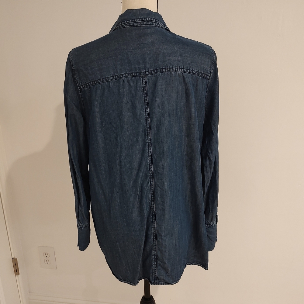 Chico's Touch of Cool Blue Denim Button-Up Tunic Shirt Pockets Size 8 Chico's 1 - Picture 8 of 9